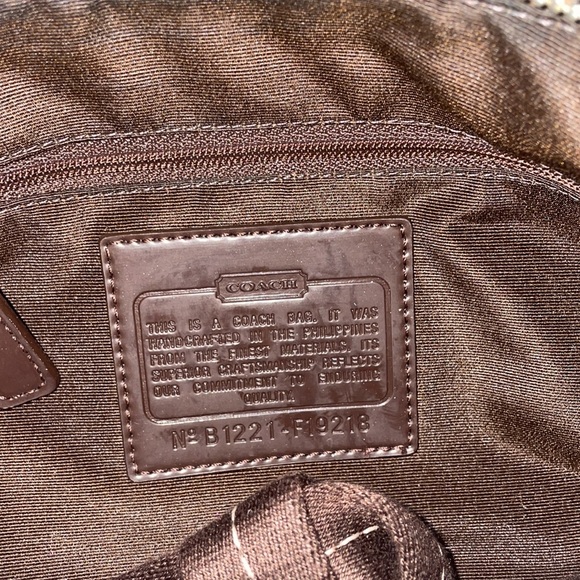 Small COACH Purse - Picture 4 of 4